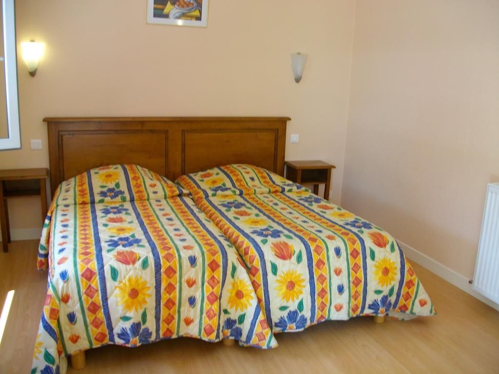 Logis Auberge La Grange De Renaudet Larche  Zimmer foto